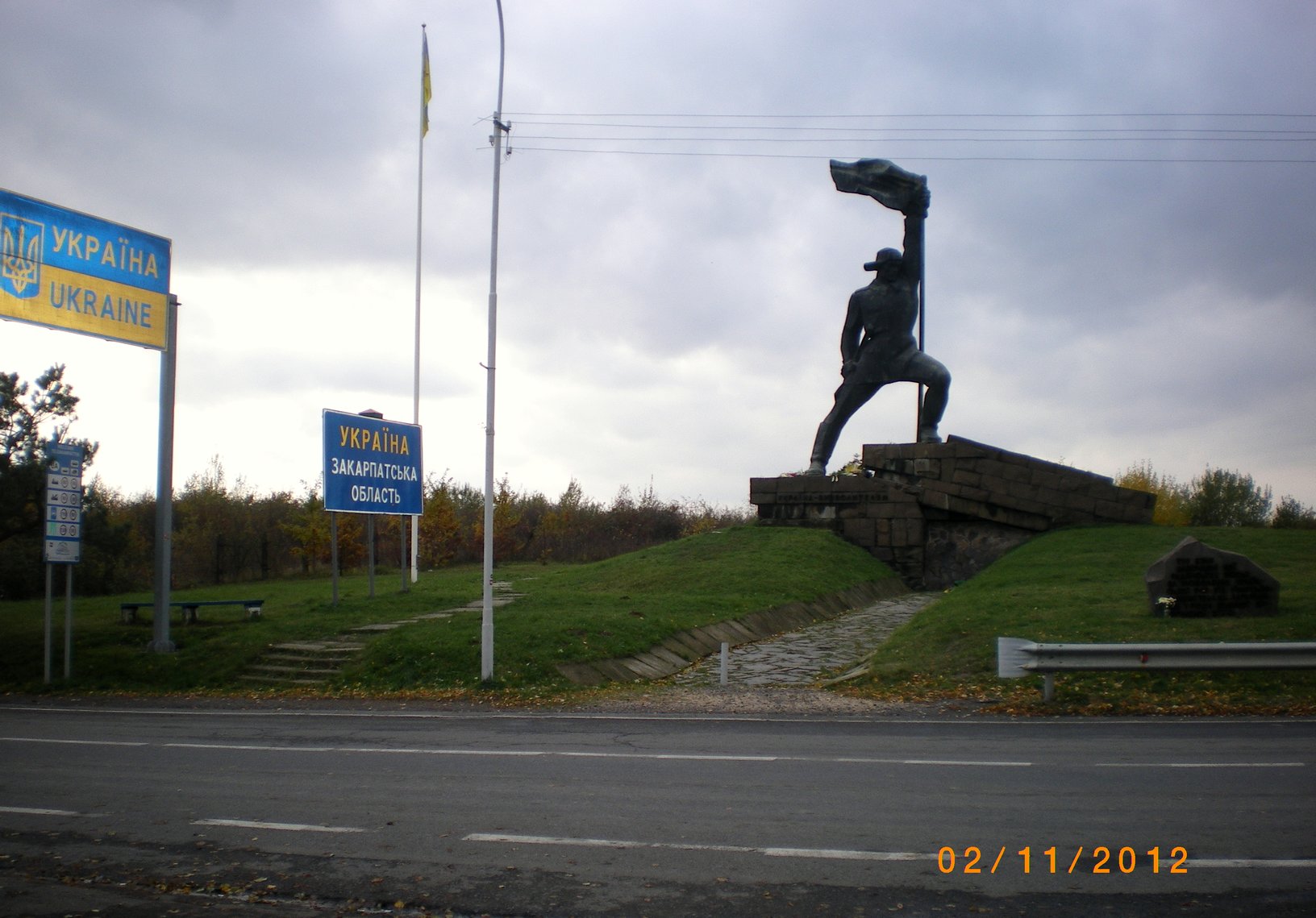 памятник солдату на кордоні